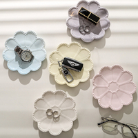 Assiette à pain en céramique élégante, décorée de motifs festonnés, en bleu ciel, violet, jaune et rose, pour les mariages et les événements