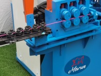 Machine de formage et de fabrication de cintres à vêtements haute productivité avec moules personnalisables - Fonctionnement facile et sûr