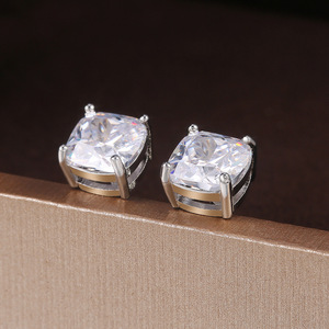 Orecchini a perno quadrati con zirconi freschi, gioielli versatili per l'uso quotidiano da donna - Product Image 4