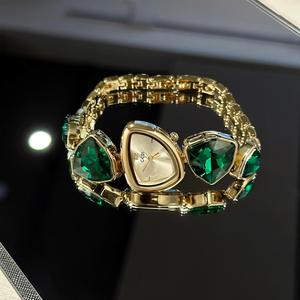 Reloj de Pulsera Irregular Time and Space Cloister para Mujer, Nuevo Modelo 2025, Estilo Lujoso y Moderno de Alta Gama - Product Image 6