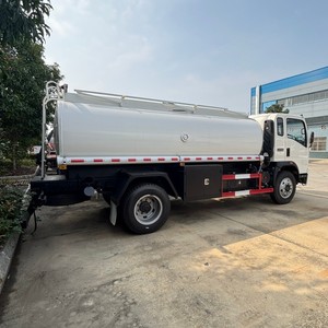 Camion-citerne HOWO 4x2 8000L pour le transport de carburant, de diesel inflammable et de marchandises dangereuses - Product Image 3