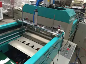 Película de plástico hdpe ldpe pe línea una línea empapado mercado T camisa chaleco caliente de corte y sellado de bolsa que hace la máquina
