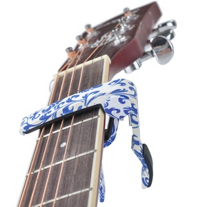 Capo para Guitarra Acústica Folk, Color Porcelana, Color Madera, Agarre Medio, <span class=keywords><strong>Afinador</strong></span> - Product Image 3