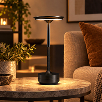 Lampe de bureau LED moderne haut de gamme en aluminium doré avec contrôle tactile à intensité variable, CRI 90 élevé, alimentation par batterie