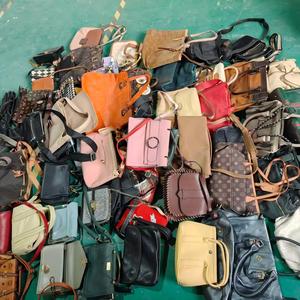 Bolsas Usadas en Pacas, Bolsas de Cuero Usadas de Segunda Mano Premium al Por Mayor a Precios Bajos - Product Image 4