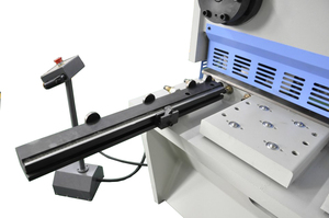Machine à guillotine hydraulique durable et fiable, largement utilisée dans l'industrie, la construction et la production - Product Image 3