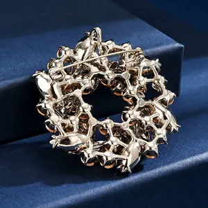 秋冬エレガントデザイナーブローチ高級レディースウェディングパーティーギフトシルバーメッキクリスタルフラワーシェイプ合金ジュエリー - Product Image 4