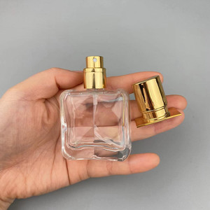 <span class=keywords><strong>Bouteille</strong></span> de parfum vide de 30ml, forme carrée transparente, couvercle de couleur or, brume fine, vaporisateur en verre, bouchon à vis - Product Image 3