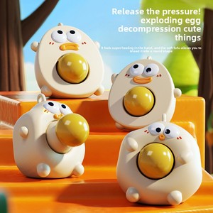 Jouet anti-stress en vinyle en forme de pingouin pour enfants (3-6 ans) – Mignon et amusant, à bulles à presser, cadeau amusant pour faire des bulles - Product Image 1