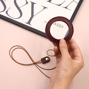 <span class=keywords><strong>Loupe</strong></span> ronde en cuir PU vintage avec lanière aide à la <span class=keywords><strong>lecture</strong></span> légère et élégante pour enfant âgé accessoire de voyage portable - Product Image 4