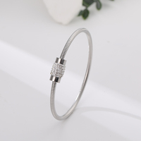 Bracelet de luxe en acier inoxydable de marque célèbre, bijoux de créateur, plaqué or, avec logo personnalisé, maillons tendance, vente en gros