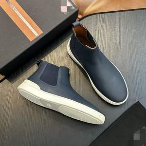 Bottes courtes de style anglais pour hommes, chaussures mi-hautes plates pour garçons, en velours coréen, en cuir véritable de luxe, à enfiler, toutes saisons - Product Image 1
