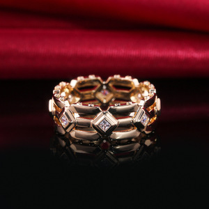 Anello da Uomo alla Moda per Matrimonio, Design Geometrico Minimalista ed Elegante, Gioiello per Uso Quotidiano, Anello Statement - Product Image 2