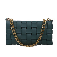 Sac bandoulière asymétrique tendance à porter sous le bras