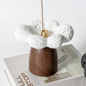 Porte-encens et support en forme de fleur en bois et céramique de style minimaliste moderne haut de gamme pour la décoration de la chambre à coucher, de la salle de bain et de la maison - Product Image 4