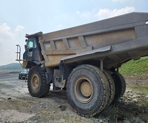 Used Cat 773 Dump Truck for Sale <b>Cheap</b> Price Construction Machinery Diesel Fuel 8x4 Drive Wheel Fast Gear <b>Box</b> Brand Euro 3 Left - Product Image 3