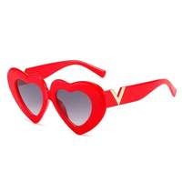 Lunettes de soleil Red Love, lunettes de soleil en forme de cœur de pêche, lunettes de soleil populaires pour femmes 2023, lunettes de soleil de célébrité, lunettes de soleil tendance, branches en forme de V
