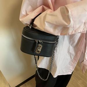 Sac bandoulière carré en PU haut de gamme pour femme, nouveau design exquis avec fermeture éclair et petite chaîne parfumée - Product Image 2