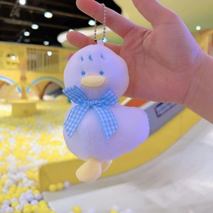 Juguete de Peluche de Patito Amarillo Pequeño y Lindo al por Mayor, Cómodo Juguete de Patito con Corbata Cruzada para Niños, Suministro del Fabricante - Product Image 2