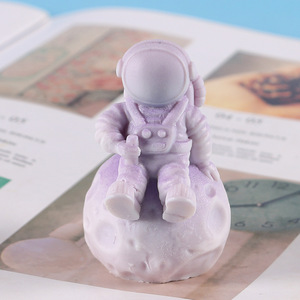 3D Lunar Astronaut Candle Mold Silicone DIY Craft Mold For Candle Making And Decorations - Product Image 3