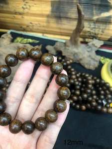 Bracelet en bois d'agar indonésien 'Do Day' (Vine-Grain) de 12 mm – Naturel, grain exquis, parfum doux et chaud - Product Image 5