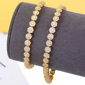 Pulsera de Cadena con Racimo de Flores de Diamantes Chapada en Oro Amarillo, Engaste Pavé, Corte Brillante Redondo, Estilo Clásico, Joyería Unisex Iced Out - Product Image 2
