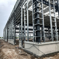 Atelier et entrepôt modernes en structure légère en acier, grade Q345/Q235, surface galvanisée à chaud, conception préfabriquée à grande portée