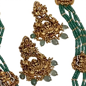Conjunto de collar de templo chapado en oro con diseño de aspecto de perlas simples pulidas antiguas de Calidad exclusiva con pendientes para boda para mujer - Product Image 2