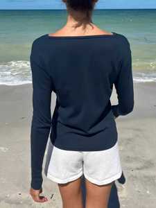 Camiseta Henley de Manga Larga para Mujer, Cuello en V, Corte Regular, Jersey Elástico, Estampado Casual de Verano, Venta al Por Mayor OEM ODM - Product Image 2