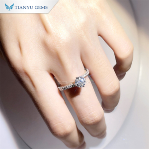 Bague de fiançailles Tianyu Gems en moissanite de 6 mm couleur D avec matériau en or blanc et jaune 18 carats <span class=keywords><strong>Us5</strong></span> - Product Image 3