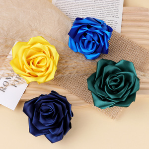 Accesorio para el cabello con rosa 3D de satén, flor de tela hecha a mano para boda, despedida de soltera, día de San Valentín, cumpleaños, uso diario. - Product Image 2