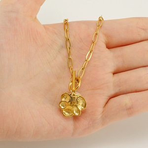 Zogxin Pearl Necklace Gold Plated Flower Pendant Clavicle Chain For Women Everyday Wear - Product Image 4