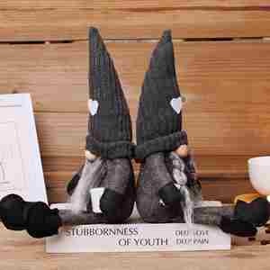 Gnome en feutre doux fait main de style nordique, décoration de Noël, Père Noël sans visage en peluche, Rudolph à paillettes |   Table de fête scandinave - Product Image 2