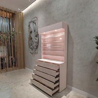 Estante Exhibidor de Uñas de Lujo en Madera Rosa para Salón de Belleza, Moderno Gabinete Aparador para Esmaltes con Luz Led