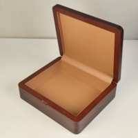 Boîte cadeau en bois foncé pour chocolats, avec doublure en PU, décorations sculptées, couvercle magnétique, logo personnalisé, pour les fêtes musulmanes, emballage alimentaire haut de gamme