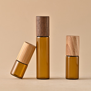 Chai lăn tinh dầu thủy tinh hổ phách nhỏ gọn 3ml 5ml 10ml có nắp gỗ, chai lăn kim loại 5ml - Product Image 1