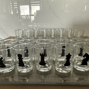 35×35cm ガラス製チェスセット カップ チェスとワインカップゲーム ショットグラス ドリンクグラス チェスセット 大人向け - Product Image 2