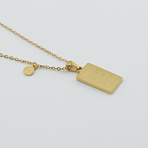 Collar con Colgante Cuadrado de los 12 Signos del Zodiaco en Acero Inoxidable Chapado en Oro PVD |   Cadena para Clavícula de Mujer, Impermeable, Hipoalergénica y Resistente a la Decoloración - Product Image 4