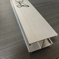 Système de montage de panneaux solaires sur carport en aluminium sur mesure pour le stationnement double commercial et résidentiel