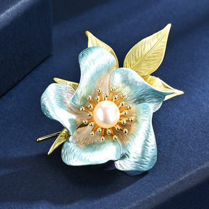 Broche de flor esmaltado chapado en cobre de estilo chino, diseño de nicho de alta gama, corsage de perlas para traje o vestido. - Product Image 1