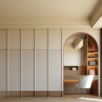 Armoire multifonctionnelle et compacte sur mesure avec miroirs latéraux pour chambre étroite, idéale pour les vêtements de dressing et les tenues décontractées