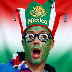 Gorro de Bufón Patriótico Personalizado con Campanas y Gafas de Sol, Conjunto Rojo, Blanco y Azul, Disfraz para Fanáticos del Torneo de Fútbol 2026 - Product Image 3