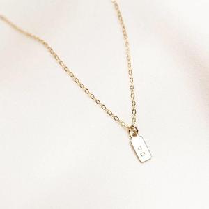 Inspire Bijoux Rectangle Personnalisé Pendentif En Or Collier Avec Chaîne Simple Dainty <span class=keywords><strong>Nom</strong></span> Étiquettes Collier Initial Collier Cadeau pour Elle - Product Image 1