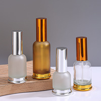 Nouvelle conception, flacon pompe pour huile essentielle en or, 20 ml, 30 ml, 50 ml, flacon en verre pour cosmétiques, spray pour soin de la peau, sérum