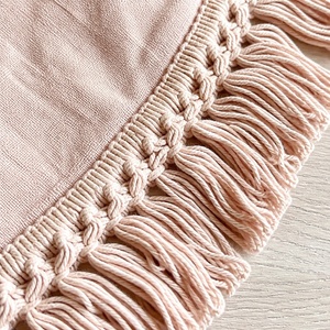 Serviettes en lin personnalisables à franges, fabriquées à la main, avec logo brodé, pour hôtels et mariages - Product Image 2