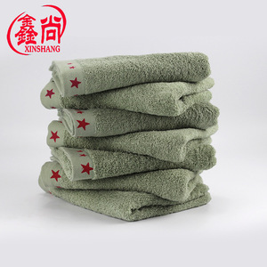 Serviette en coton vert militaire 35x85 cm avec étoiles rouges pour la formation militaire des étudiants et le team building - Product Image 4