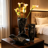 Collection de vases en verre soufflé à la main et pièces d'art irrégulières à feuilles dorées, petites coupelles de décoration luxueuses pour la maison