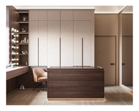 Armoire coulissante de luxe sur mesure en cuir pour chambre à coucher, grande armoire pour femmes avec miroir