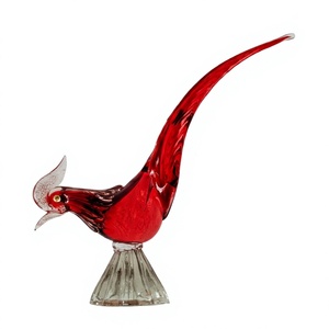 Petite figurine d'oiseau en verre soufflé rouge, thème animal, décoration artistique de Noël et plus encore, artisanat en verre soufflé fait main du Rajasthan - Product Image 1