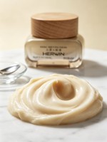Mini Crème Contour des Yeux Anti-Cernes et Anti-Poches Texture Légère Améliore la Pénétration du Sérum avec une Sensation Aqueuse Rafraîchissante